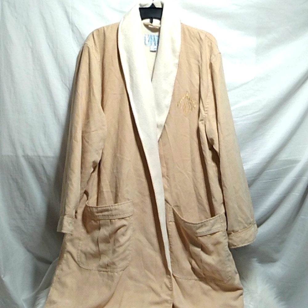(D-10) SALE! Majestic International Vintage Robe OSFM